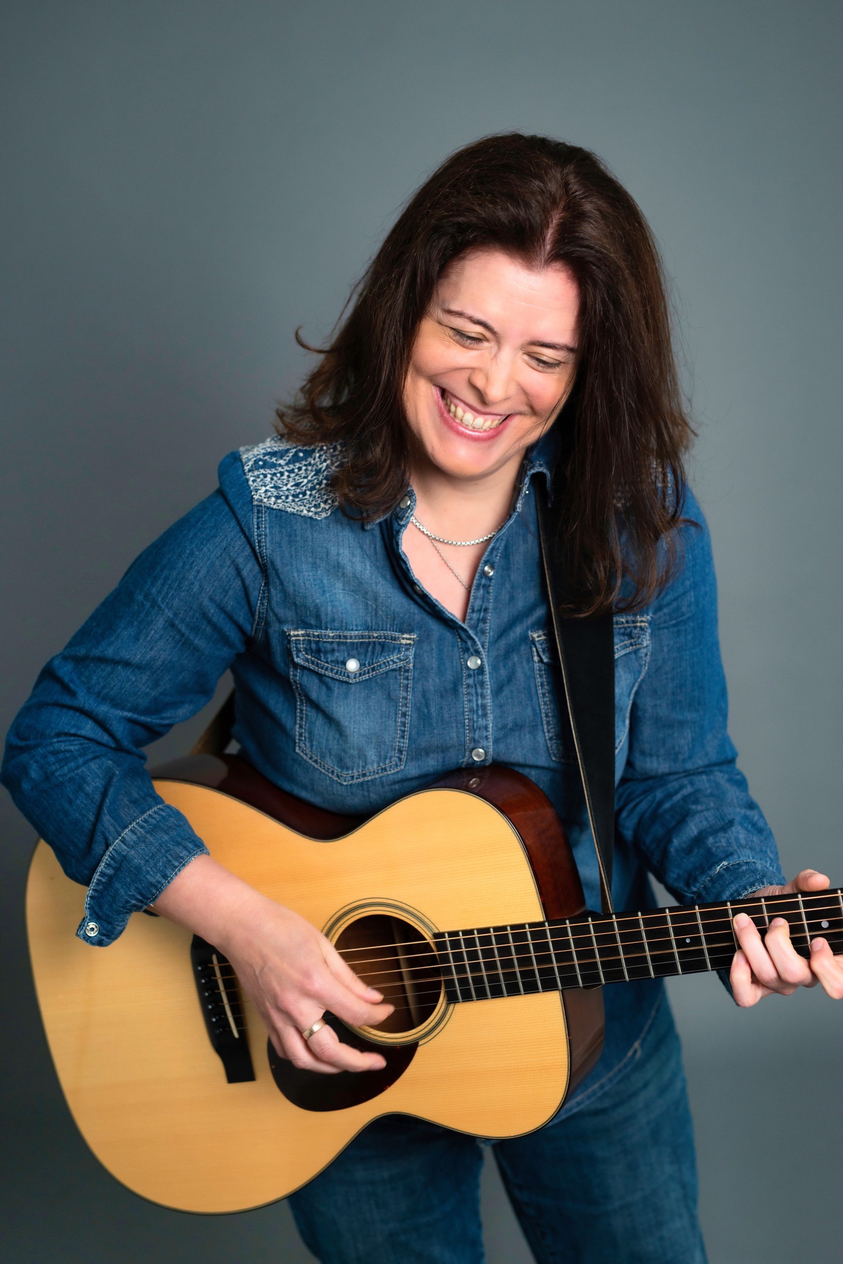 Jenny Reynolds with her Collings OM1